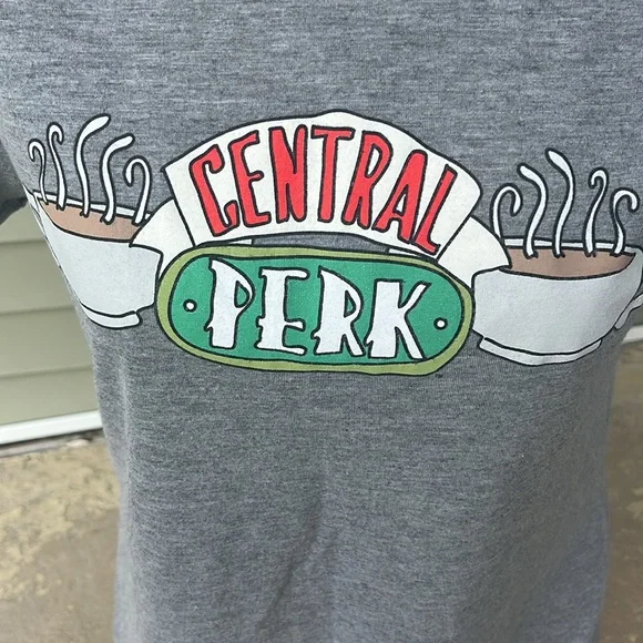 Like new Friends graphic T-shirt - Picture 2 of 9